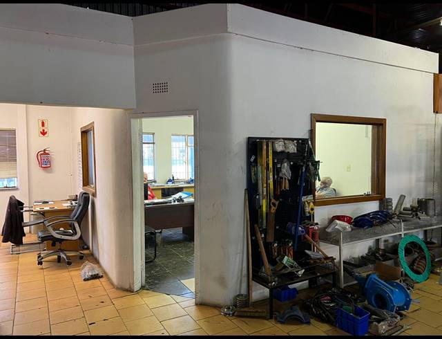 1,160M² WAREHOUSE FOR SALE IN PRIMROSE